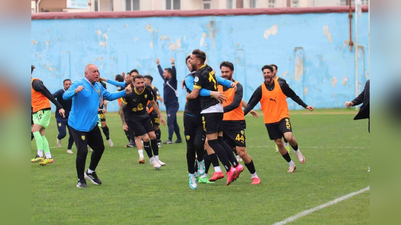 Aliağa FK, Pazarspor'u Mağlup Etti