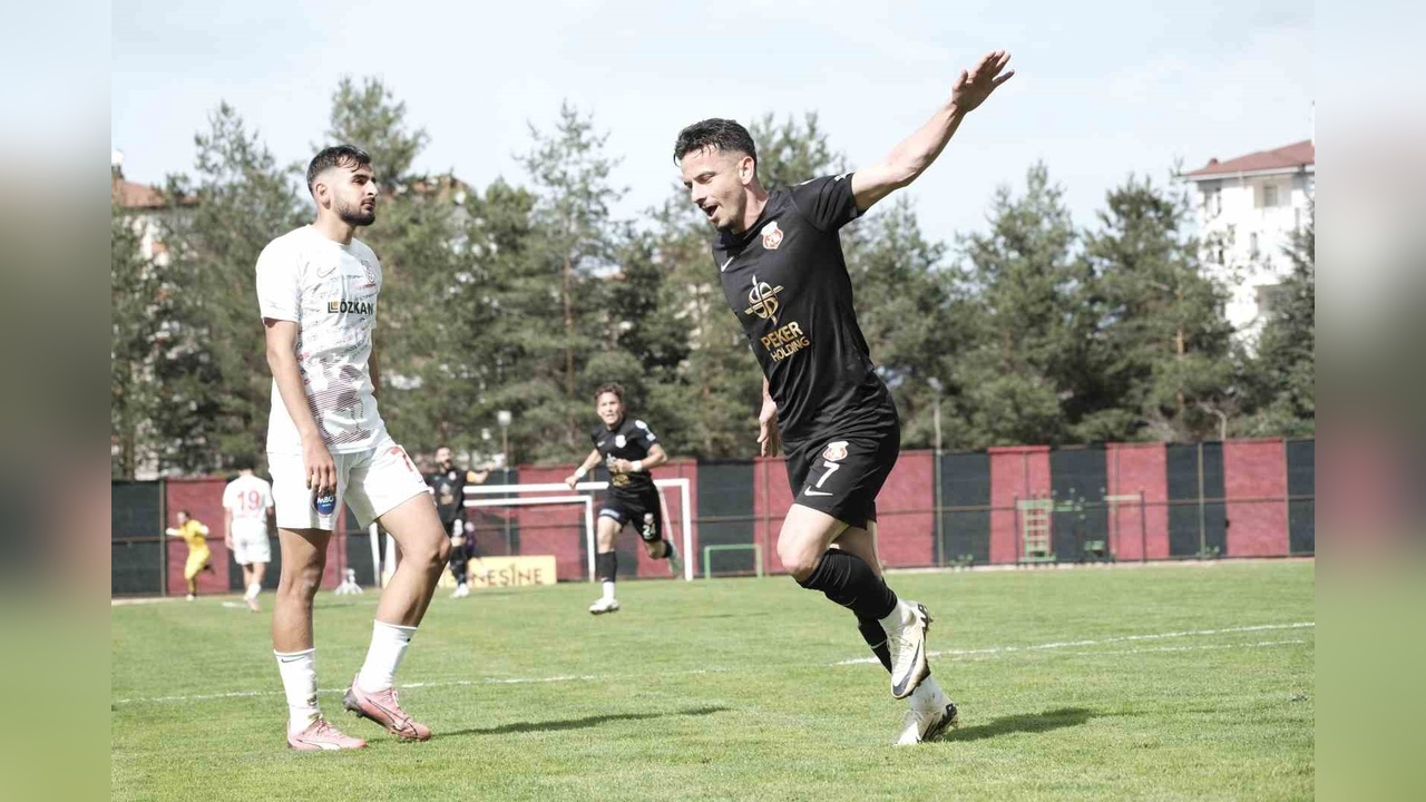 GMG Kastamonuspor, Altınordu'yu 2-0 Mağlup Etti