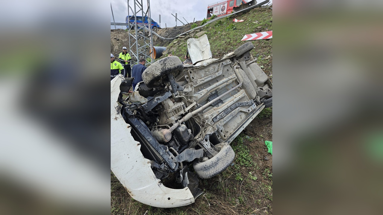 Şarampole Devrilen Otomobilde 9 Kişi Yaralandı