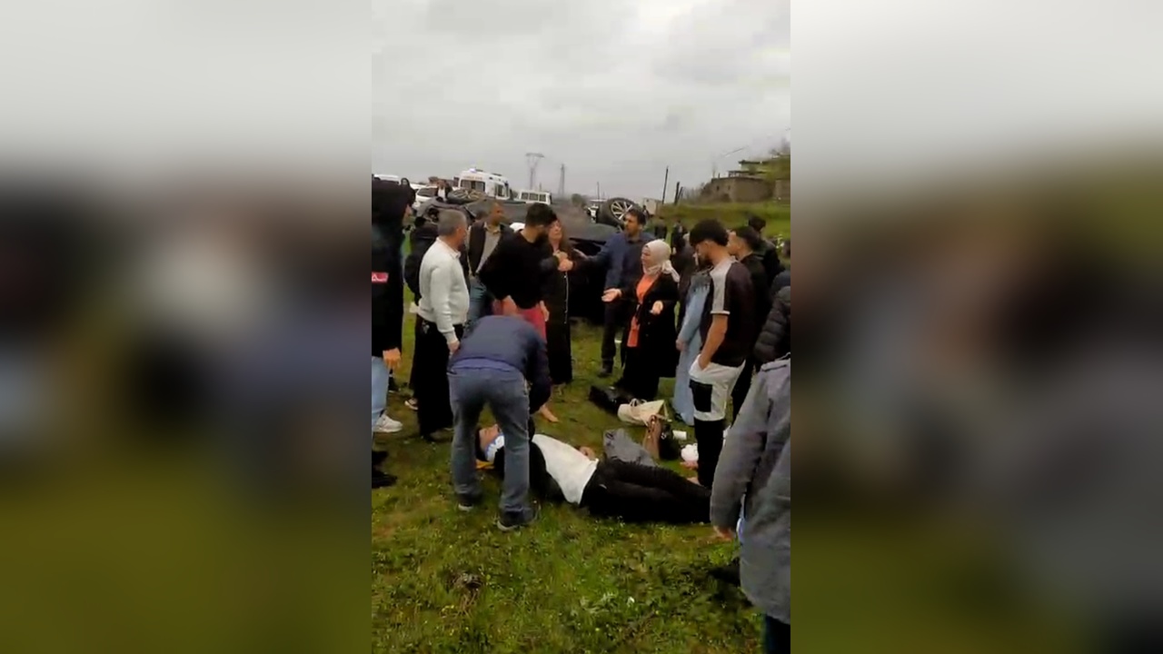 Bariyerlere Çarpan Otomobil Şarampole Devrildi: 5 Yaralı