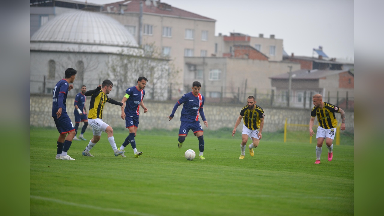 Mustafakemalpaşaspor ve Bayburt Özel İdare Spor Berabere Kaldı