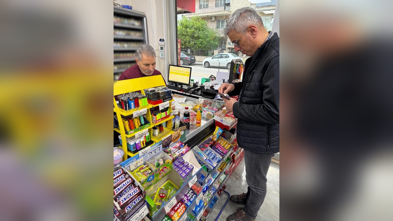 Bakan Memişoğlu, Esnafa Destek İçin Alışveriş Yaptı