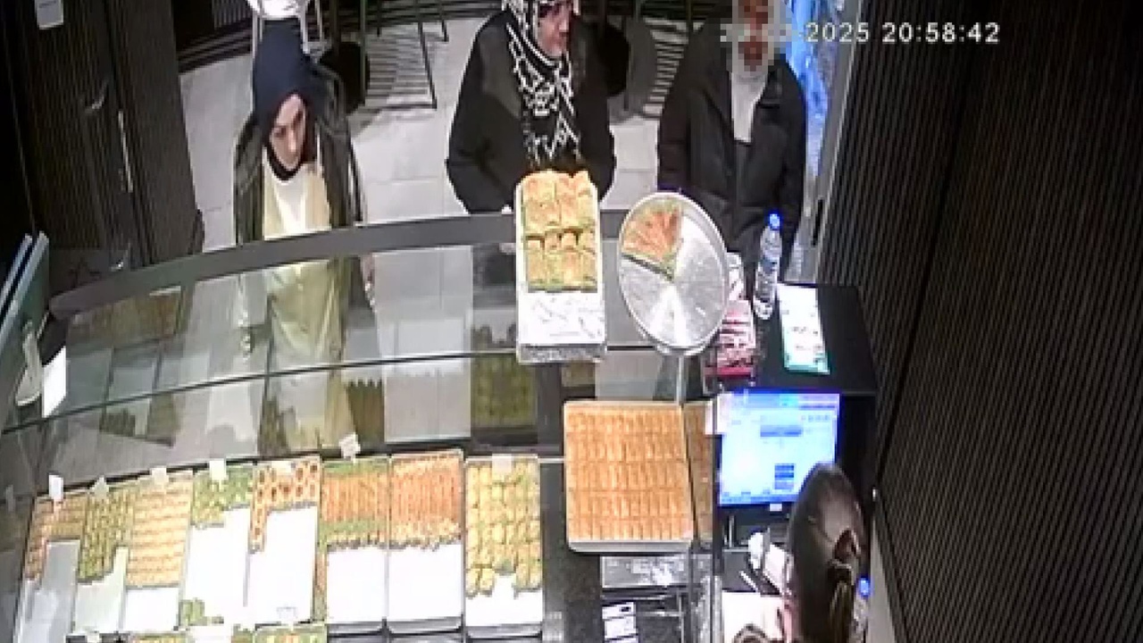 Sultangazi'de Sadaka Kutusu Hırsızlığı Güvenlik Kamerasında
