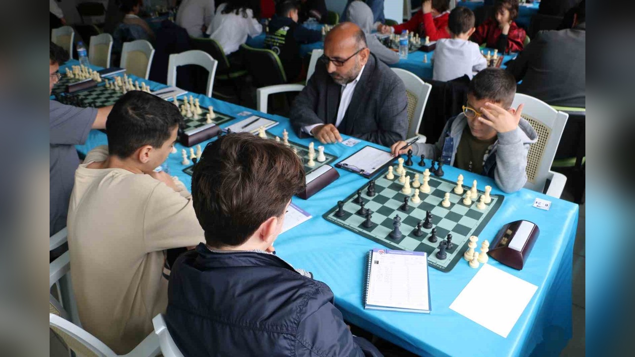 Diyarbakır'da Her Yaştan Katılımcıyla Satranç Turnuvası Düzenlendi