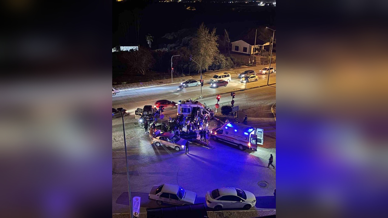 Ambulans ve Cip Çarpıştı: 9 Kişi Yaralandı