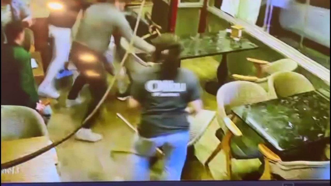Esenyurt'ta Pastane Sahibi Müşterilerin Saldırısına Uğradı