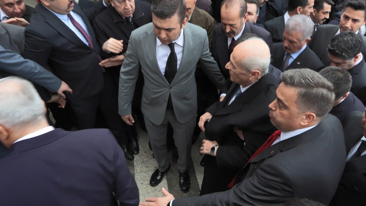 Bahçeli, Türkeş'in Mezarı'nı Ziyaret Etti