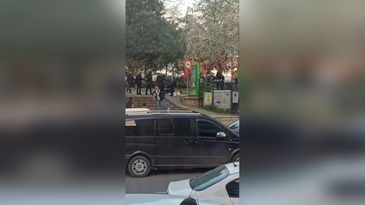 Sarıyer'de Parkta İki Grup Arasında Kavga Anbean Kaydedildi