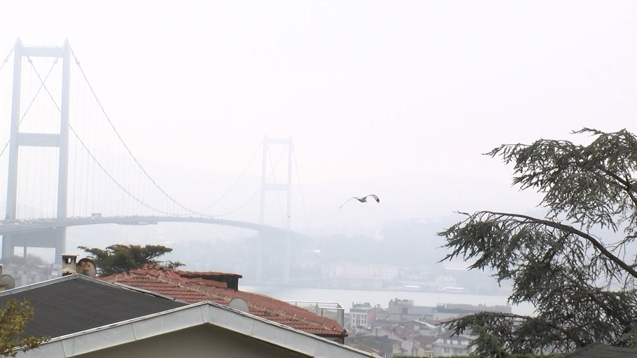 İstanbul'da Yoğun Sis Etkisi Sürüyor