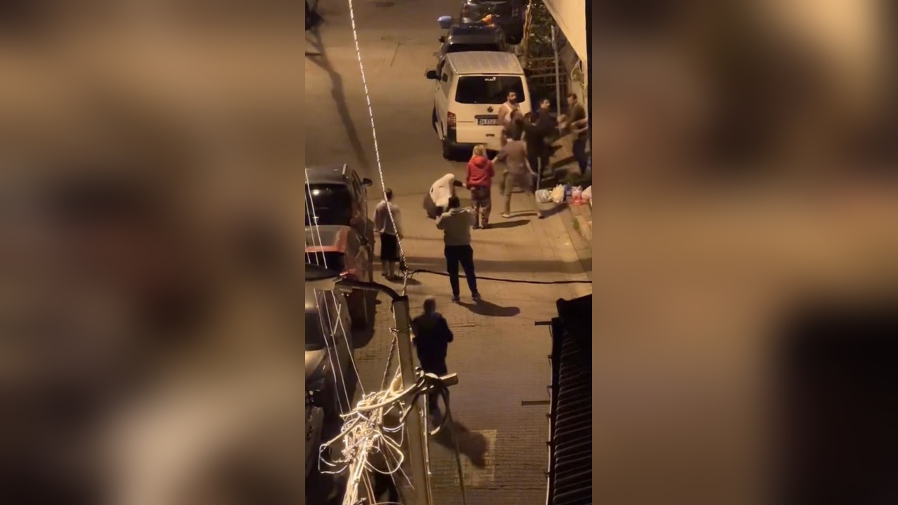 Kağıthane'de Park Yeri Kavgası Kameralara Yansıdı