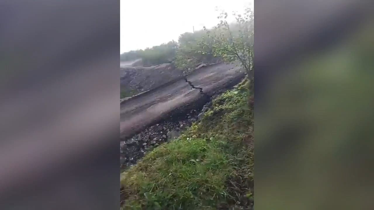 Sakarya'da İki İlçeyi Bağlayan Yol Çöktü