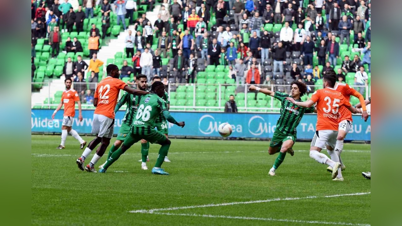 Sakaryaspor, Adanaspor'u 2-1 Mağlup Etti