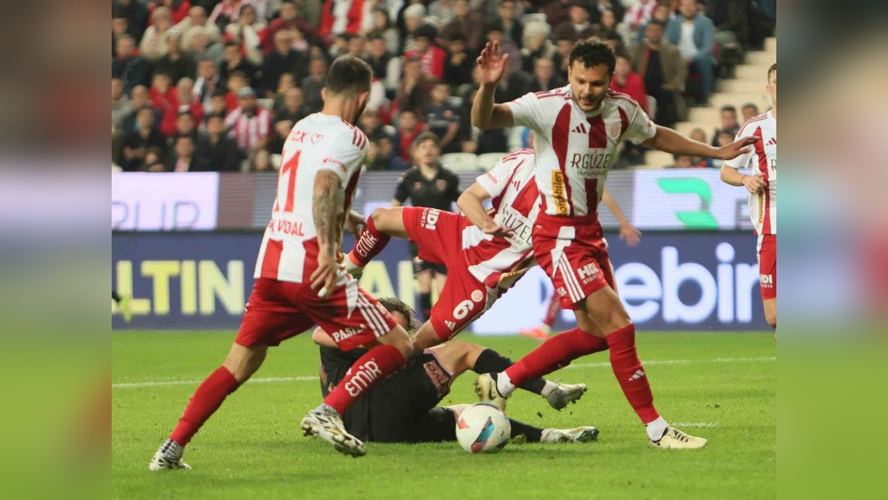 Antalyaspor, Samsunspor'u 2-1 Mağlup Etti