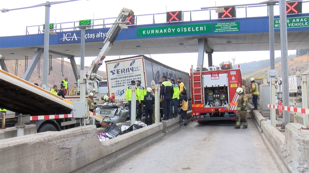 Pendik'teki Trafik Kazasında Hayatını Kaybedenlerin Cenazeleri Adli Tıp'a Sevk Edildi