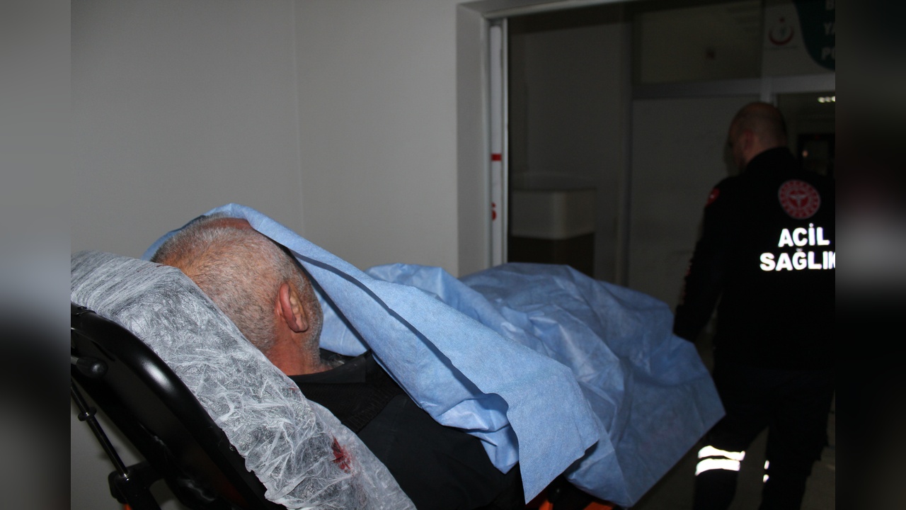 Küfürleşme Nedeniyle Çıkan Kavga Sonucu Bir Kişi Yaralandı