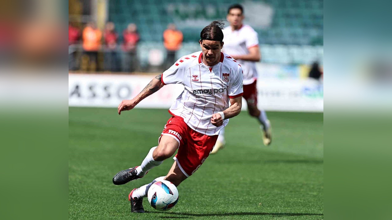 Charis Charisis, Sivasspor'da 100. Maçını Oynadı