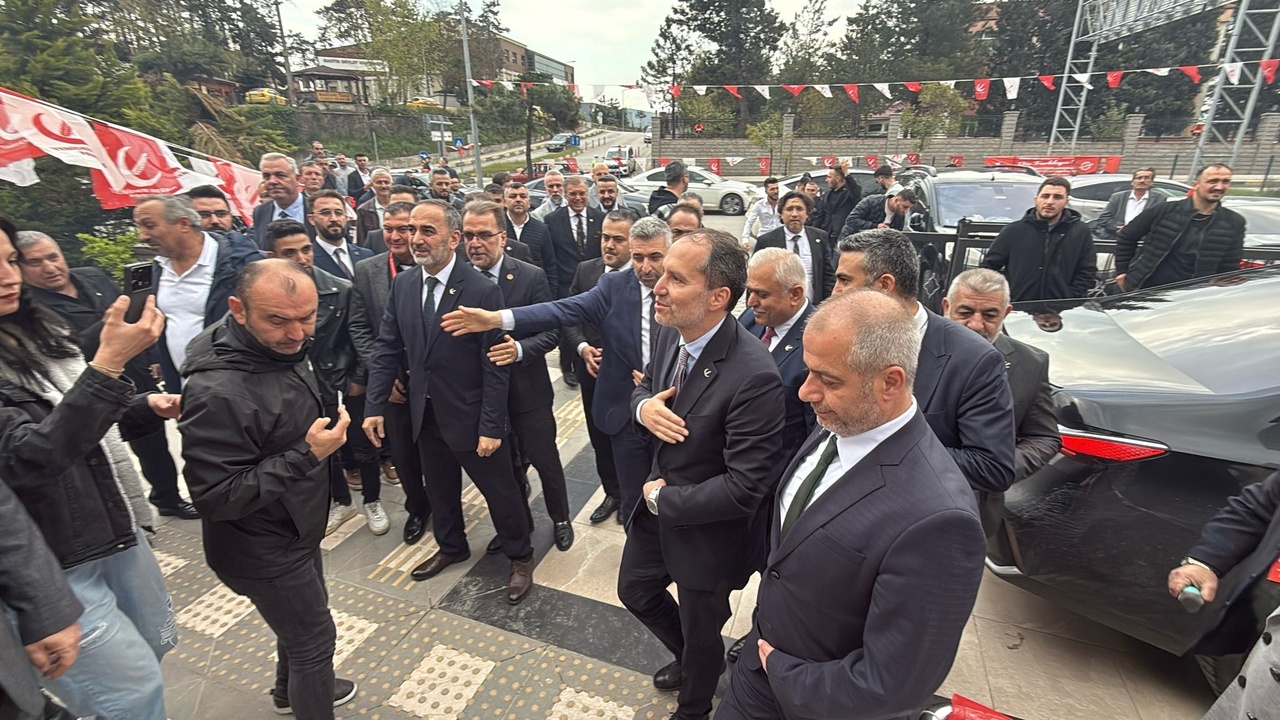 Erbakan, Türkiye'nin Yönetiminde Çifte Standartlar Olduğunu Belirtti