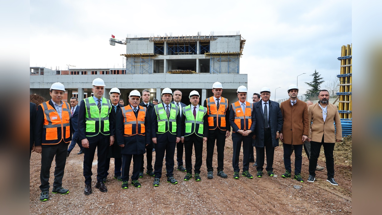 Adalet Bakanı Tunç, Sakarya'daki Adalet Sarayı İnşaatını Ziyaret Etti