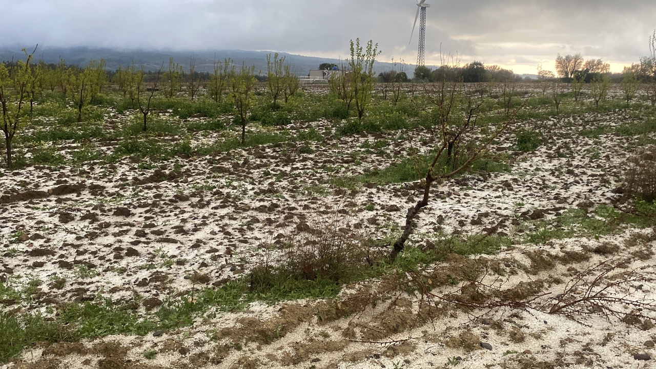 Çanakkale'de Dolu Yağışı Hayatı Olumsuz Etkiledi