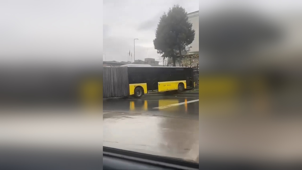 Başakşehir'de İETT Otobüsü Kaza Yaptı, 5 Yaralı
