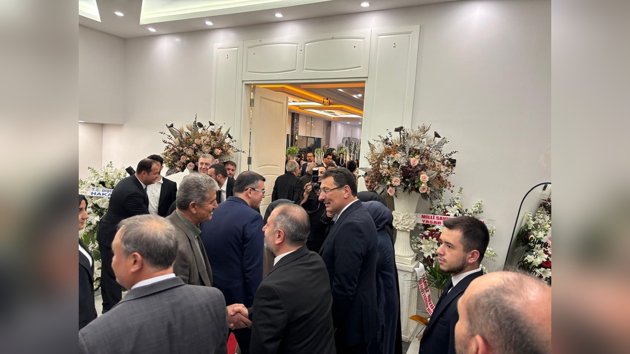 Yavuz Ailesi'nin Mutlu Günü: Kızları Evlendi