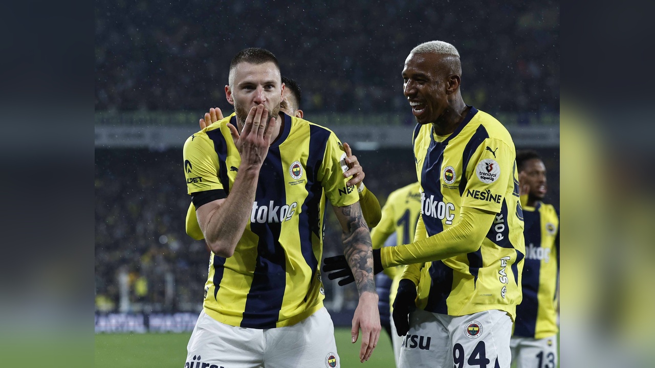 Fenerbahçe'nin Zirve Mücadelesinde Talisca'dan Hat-Trick