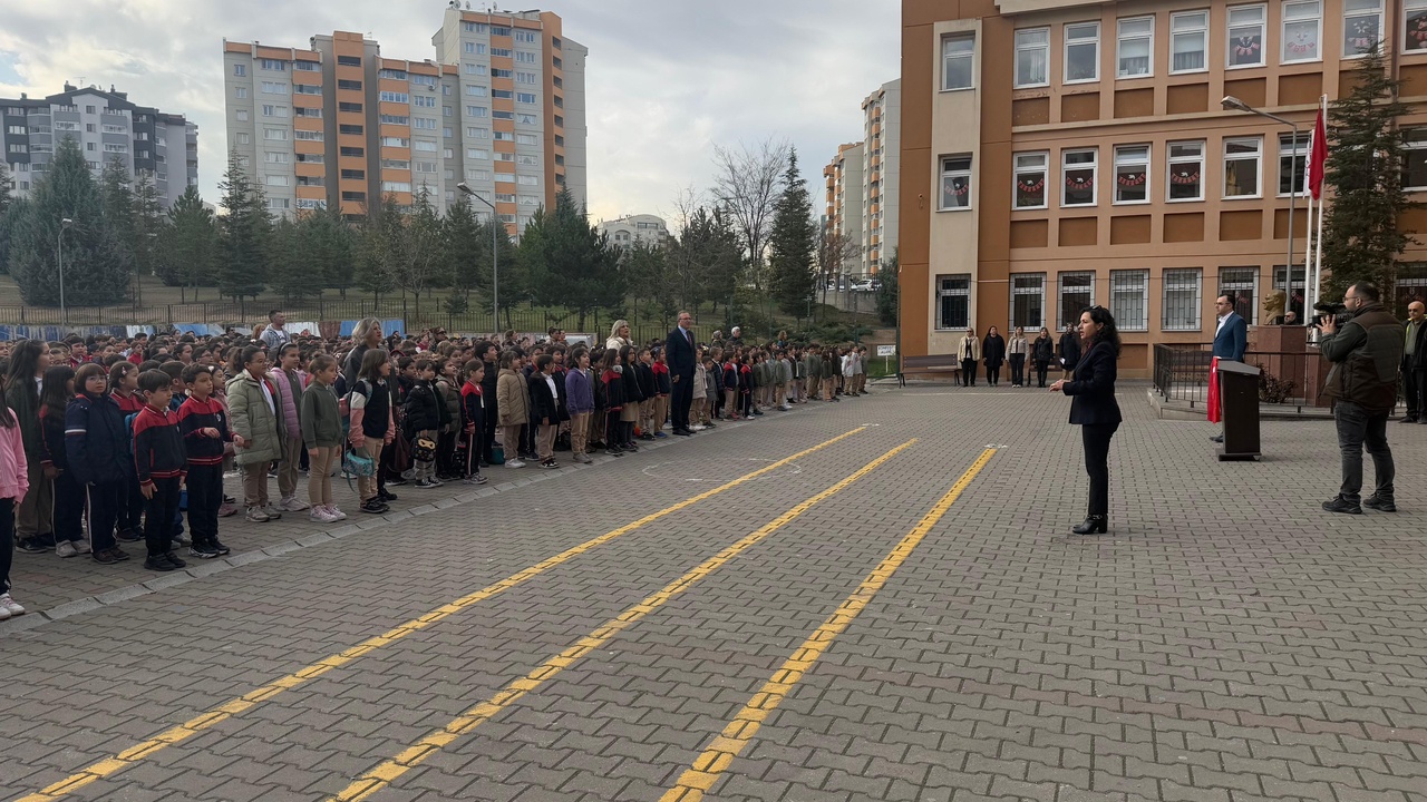 Ankara'da Okul Zilleri Yeniden Çaldı