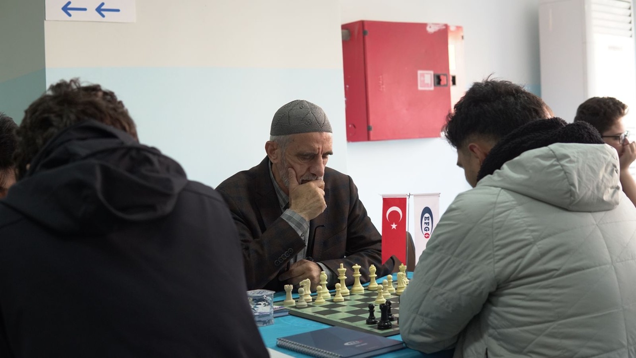 Diyarbakır'da 120 Sporcu ile Satranç Turnuvası Gerçekleştirildi