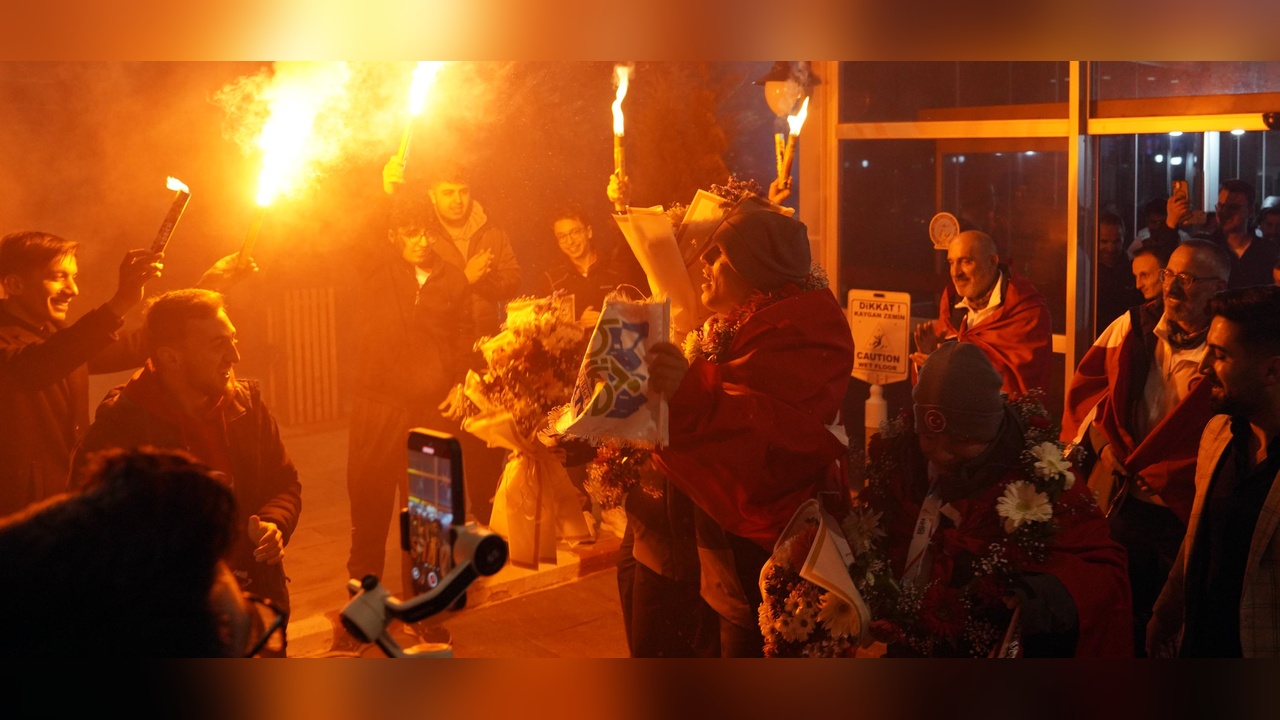 Erzurum, Otizmli İkiz Kayakçıları Coşkuyla Karşıladı