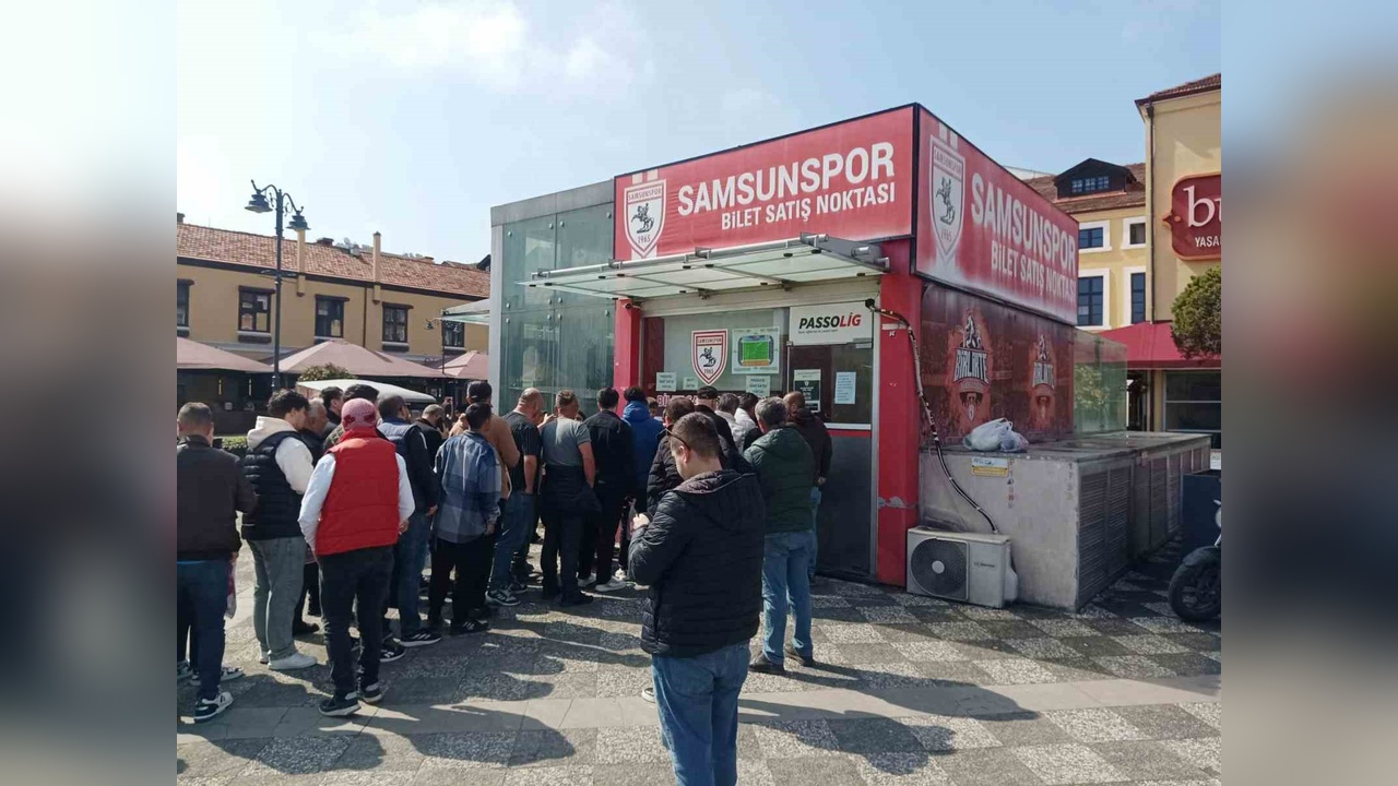Samsunspor Taraftarları, Galatasaray Maçında Coşkulu Destek Gösterdi