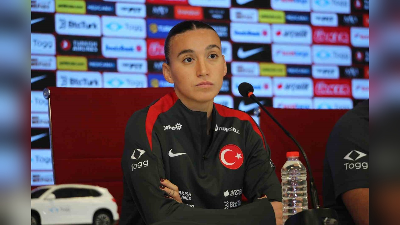 Necla Güngör Kıragası, Slovenya Maçına Hazırlıklarını Sürdürüyor