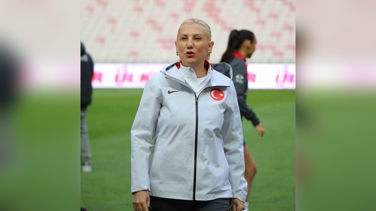 A Milli Kadın Futbol Takımı, Slovenya'ya karşı mücadeleye hazırlanıyor