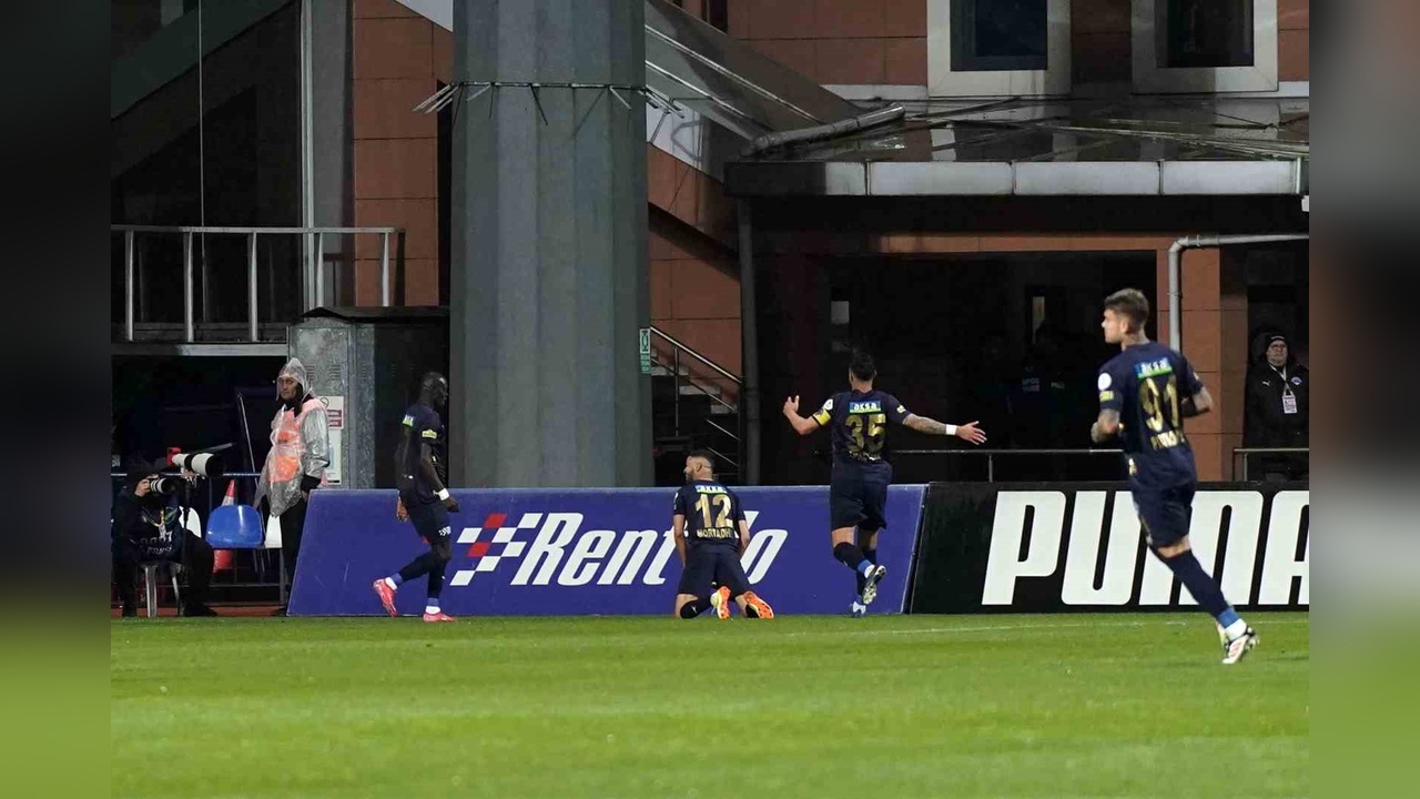 Kasımpaşa, Beşiktaş'ı İlk Yarıda Geride Bıraktı