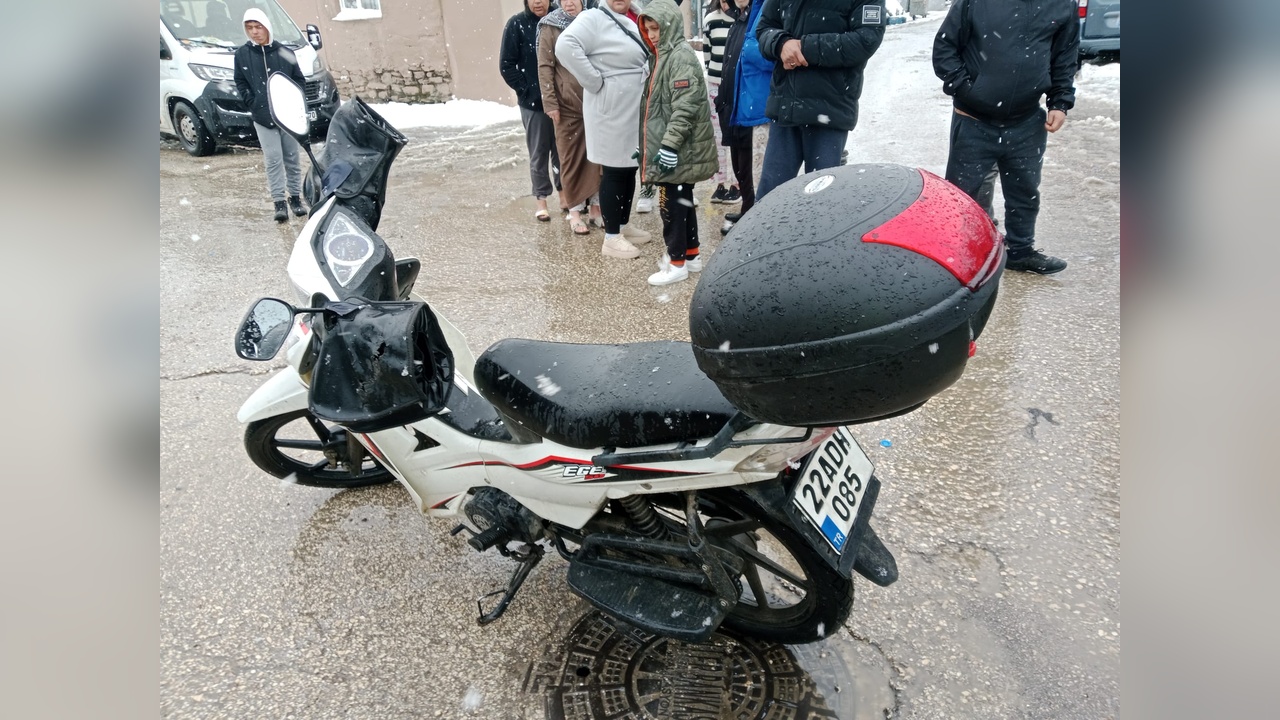 Ehliyetsiz ve Kasksız Motosiklet Sürücüsü Yaralandı
