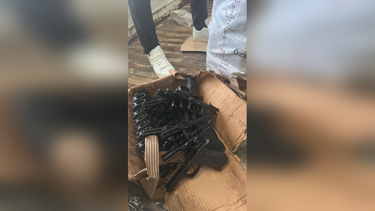 Ankara'da Kaçakçılık Operasyonu: 100 Ruhsatsız Tabanca Ele Geçirildi