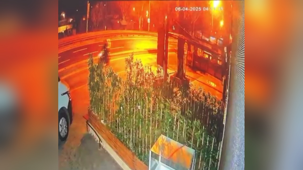 Bakırköy'de Motosikletli Saldırganların Kaçış Anları Kameralara Yansıdı