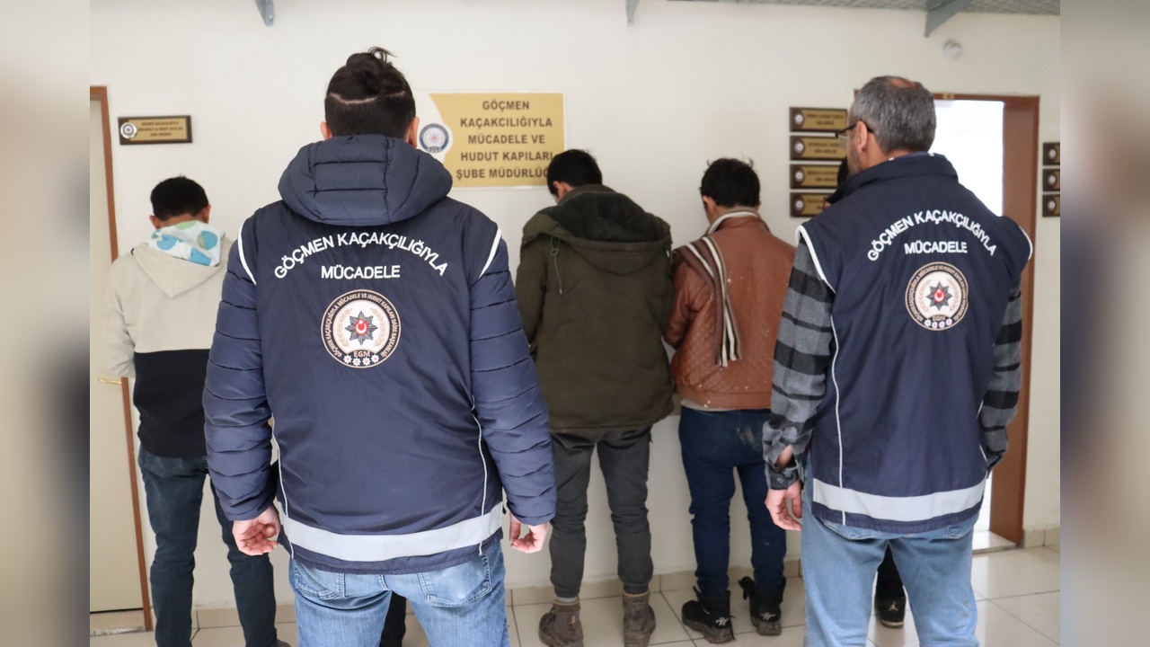 TIR'ların Yatak Bölümünde Kaçak Göçmenler Yakalandı