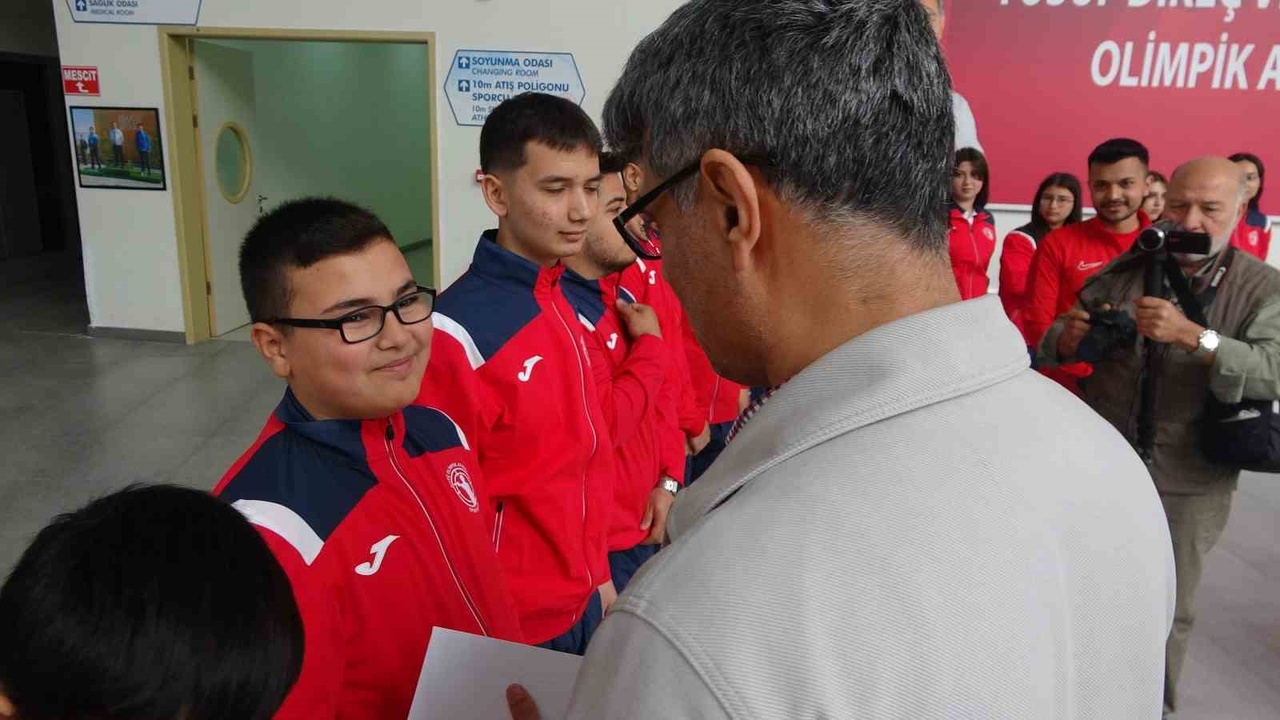 Yusuf Dikeç'ten Genç Sporculara Destek