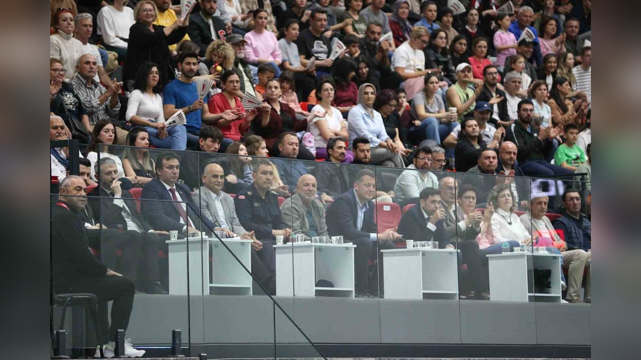 Alanya Belediyespor, Halkbank'ı 3-0 Mağlup Etti
