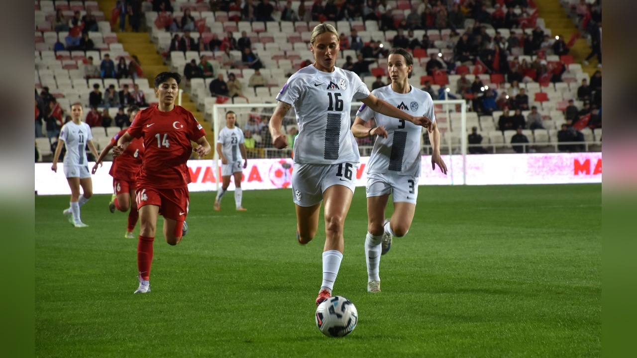 Kadın A Milli Futbol Takımı, Slovenya'ya Karşı Maçta Yenilgi Aldı