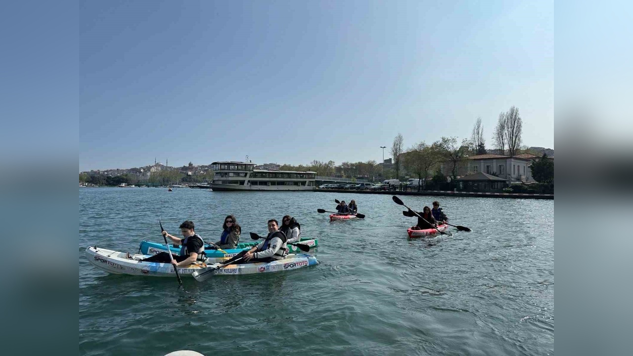 Haliç'te Su Sporları Etkinliği: Üniversite Öğrencileri Bir Araya Geldi