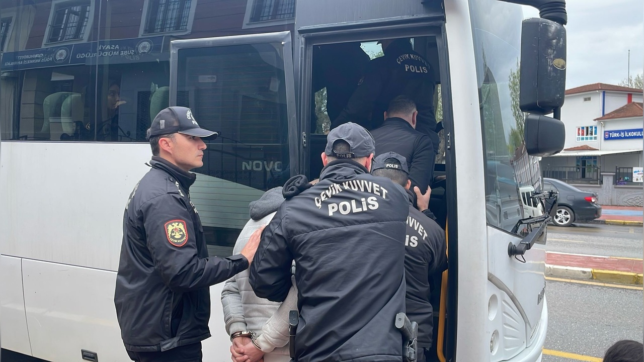 Sakarya'daki Silahlı Kavga Davasında Üç Şüpheli Daha Adliyeye Sevk Edildi