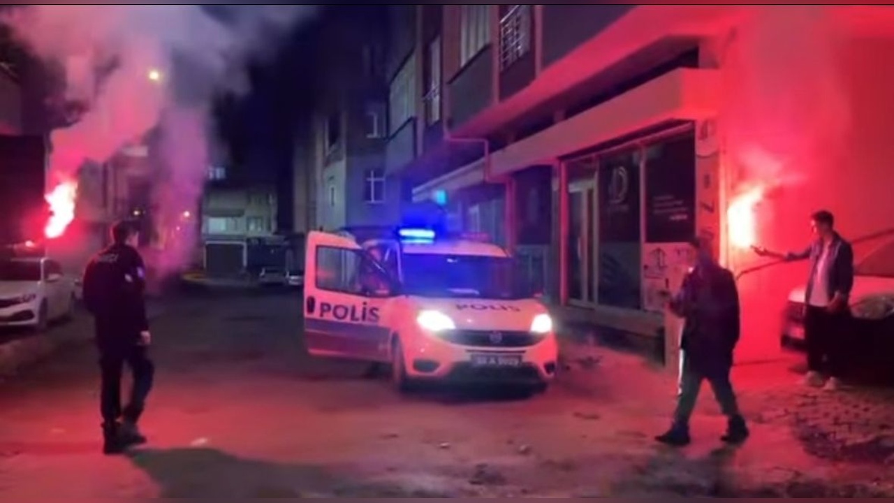 Polisler Kavga İhbarında Meşale ve Pasta ile Karşılaştı