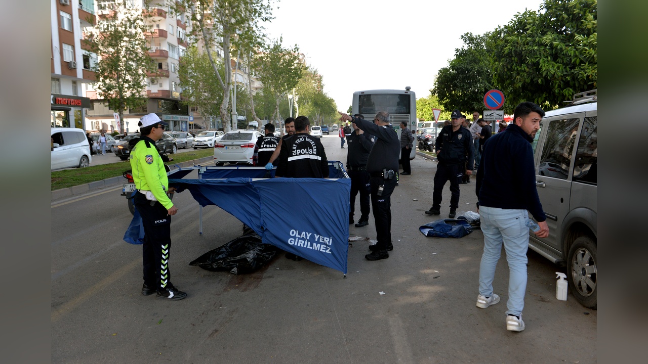 Karnaval Yolunda Feci Kaza: Bir Ölü, Bir Ağır Yaralı
