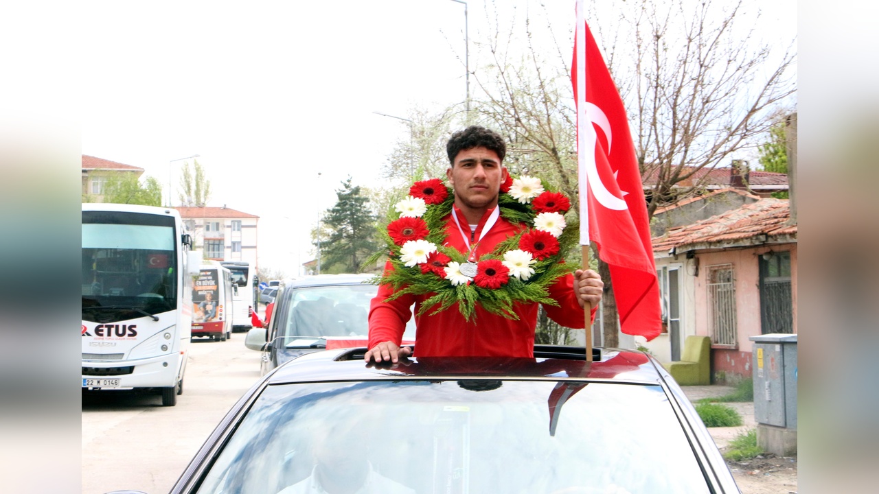 Edirneli Güreşçi Milli Takım Formasını Aldı