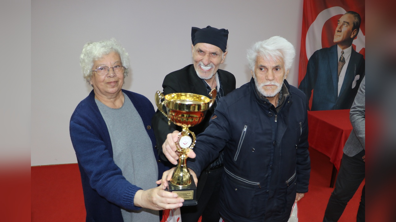 Huzurevi Sakinleri Kupa İçin Yarışma Düzenledi