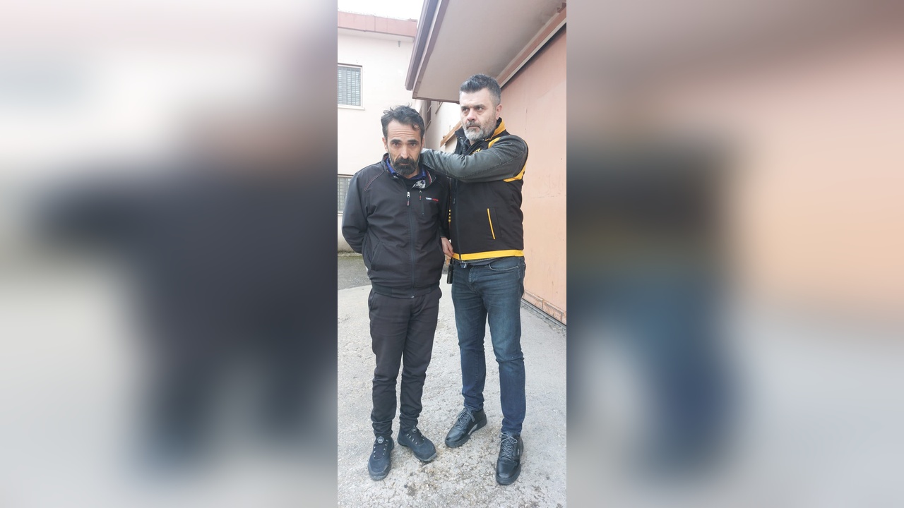 Camiye Giderken Bıçaklı Saldırıya Uğrayan Müezzin Yaralandı