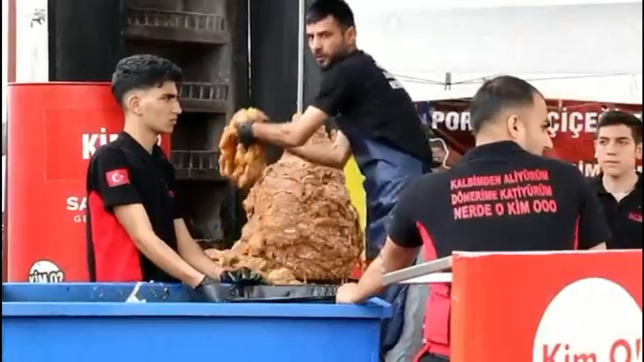 Hijyen Kurallarını İhlal Eden Dönerci Standı Karnaval Alanından Kaldırıldı
