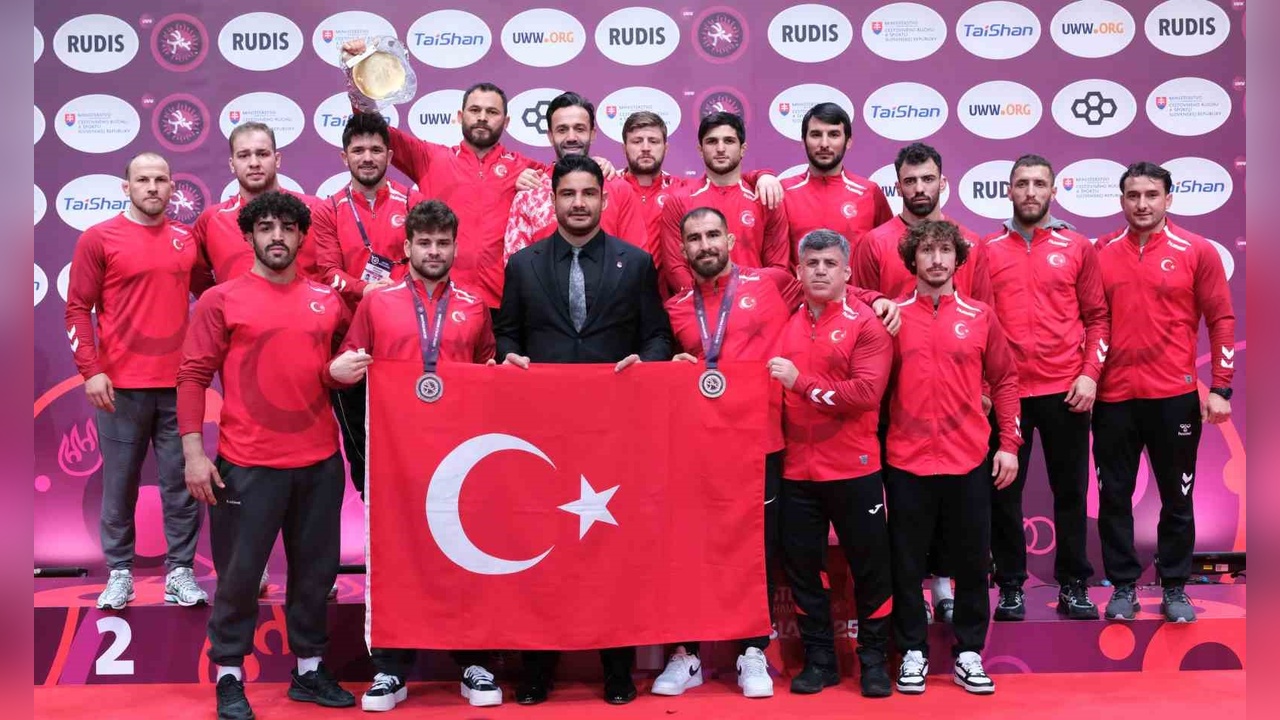 Türkiye Serbest Güreş Milli Takımı Avrupa Üçüncüsü Oldu