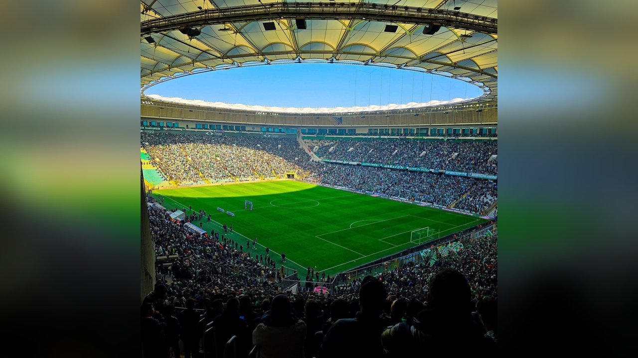 Bursaspor, Karşıyaka'ya Deplasmanda Jest Yaptı